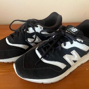 Women’s New Balance 997-Size 8.5 Like new